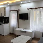 Beyoglu Asmalimescit\'Te Mobilyali Balkonlu Daire