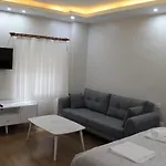 Beyoglu Asmalimescit\'Te Mobilyali Balkonlu Daire