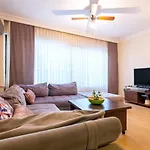 Flat With Garden Close To Coast In Uskudar