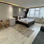 Blue Mansion Hotel & Flats