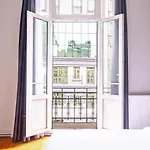 Refreshing And Central Apartment In Beyoglu