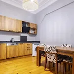 Refreshing And Central Apartment In Beyoglu