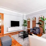 Gorgeous Flat With Lovely Balcony In Nisantasi