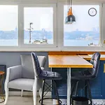 Vibrant Flat 500 M To Uskudar Ferry Station