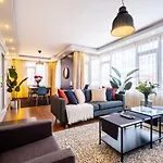 Captivating Flat With Balcony Near Besiktas Pier