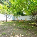 Flat With Garden Close To Coast In Uskudar