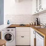 Sleek Studio Flat With Central Location In Kadikoy