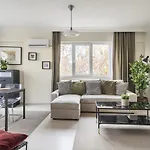 Modern Flat With Balcony On Bagdat Street