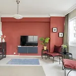 Modern Flat With Balcony On Bagdat Street