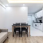 Modern Flat Close To Osmanbey Metro Station