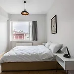 Spacious Apt W/ Amazing Location
