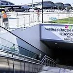 15 Min To Saw Airport + 5 Min To City Metro