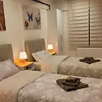 1 Min To Metro, Cosy Flat For 8 Guests, 2Nd Floor