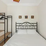 Istanbul\'Un Merkezinde Cevahir Avm Karsisi 1+1 Yeni Ev