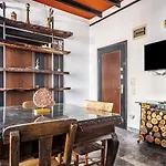 Authentic Flat With Excellent Location In Beyoglu