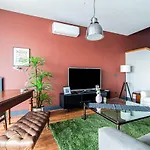 Centrally Located Flat With Balcony In Beyoglu