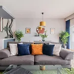 Centrally Located Flat With Balcony In Beyoglu