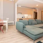 Modern And Spacious Flat With City View In Sariyer