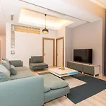 Modern And Spacious Flat With City View In Sariyer