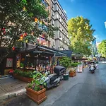 Peaceful And Perfectly Located Apartment In Cihangir