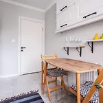 Vibrant Flat With Balcony In Maltepe