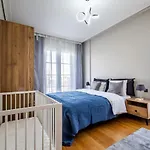 Residence Flat With Balcony In Umraniye