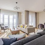 Residence Flat With Balcony In Umraniye