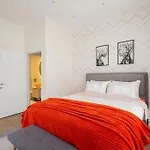 Modern Flat With Central Location Near Nisantasi