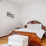 Central Flat With Balcony Near Zorlu Center