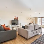 Central Flat Close To Taksim Square In Beyoglu