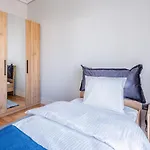 Residence Flat With Balcony In Umraniye