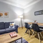 Central Flat Near Shopping Malls In Kagithane