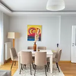 New Building Lovely Modern Apt With 90Mbs Fiber Internet 5Min Walking To Bagdat Street