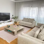 New Building Lovely Modern Apt With 90Mbs Fiber Internet 5Min Walking To Bagdat Street