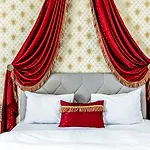 Lovely Flat In Cihangir Near Public Transportation
