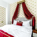 Lovely Flat In Cihangir Near Public Transportation