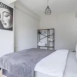 Modern Flat In Kagithane With Balcony