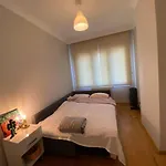 New Building Lovely Modern Apt With 90Mbs Fiber Internet 5Min Walking To Bagdat Street