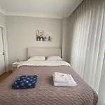 New Building Lovely Modern Apt With 90Mbs Fiber Internet 5Min Walking To Bagdat Street