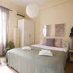 Vibrant Flat With Excellent Location In Beyoglu