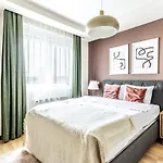 Chic Residence Flat With Central Location In Sisli
