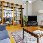 Flat With Balcony And Bosphorus View In Beyoglu