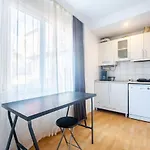 Chic Studio Flat Near Trendy Locations In Beyoglu