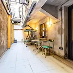 Contemporary And Stylish Flat In Sisli