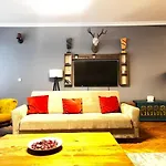 Spacious Family Flat , 3Br, 2Ba