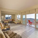 Cozy Apartment With Fascinating Bosphorus View In Uskudar