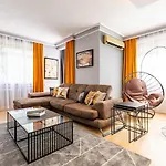 Spacious Apartment On Bagdat Street Kadikoy