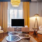 Apartment With Balcony Close To Taksim In Cihangir