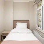 Lovely Central Flat Near Metro Station In Sisli