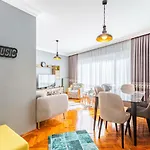 Stylish Apartment In Moda Near Popular Attractions With Balcony
